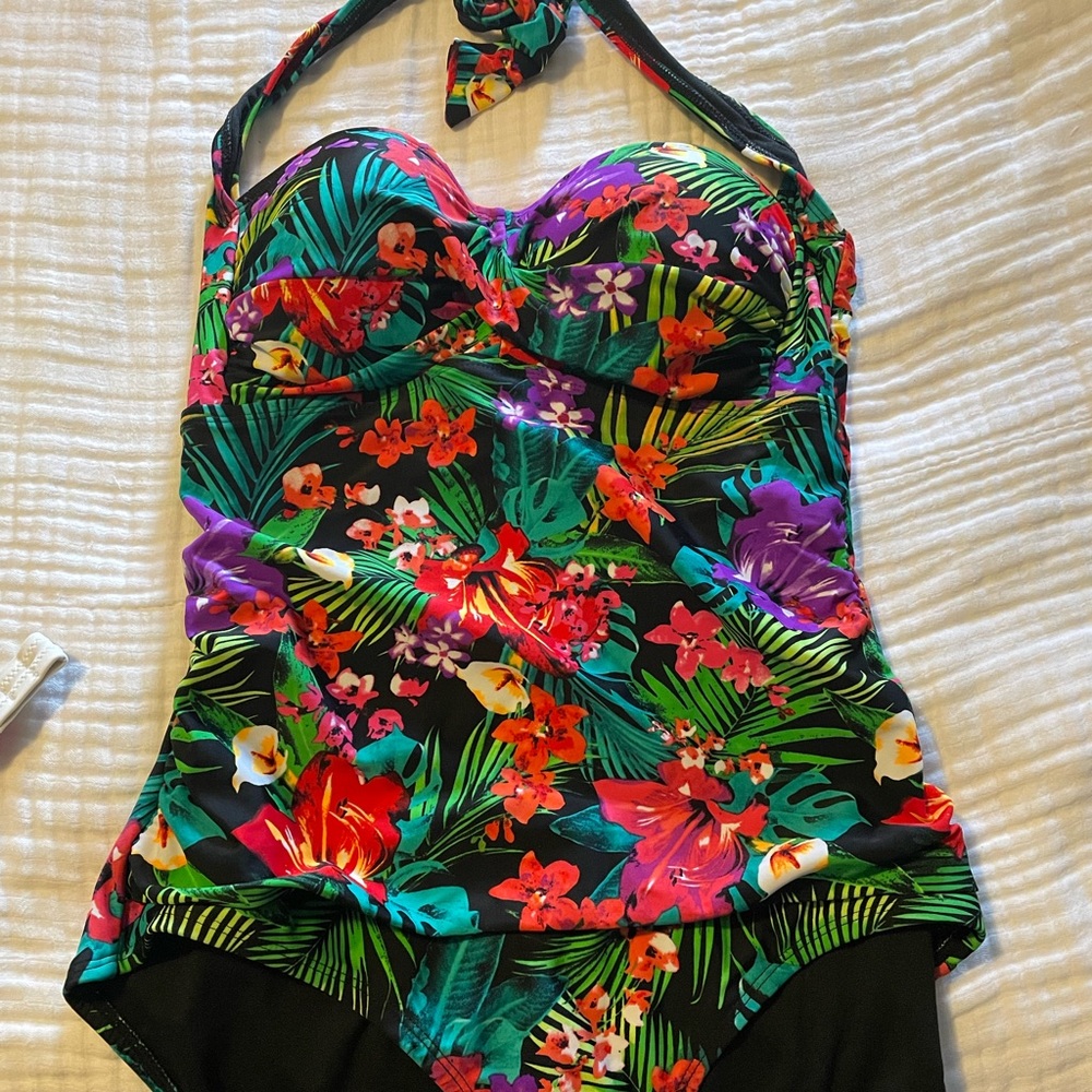 Floral slimming swimsuit size M